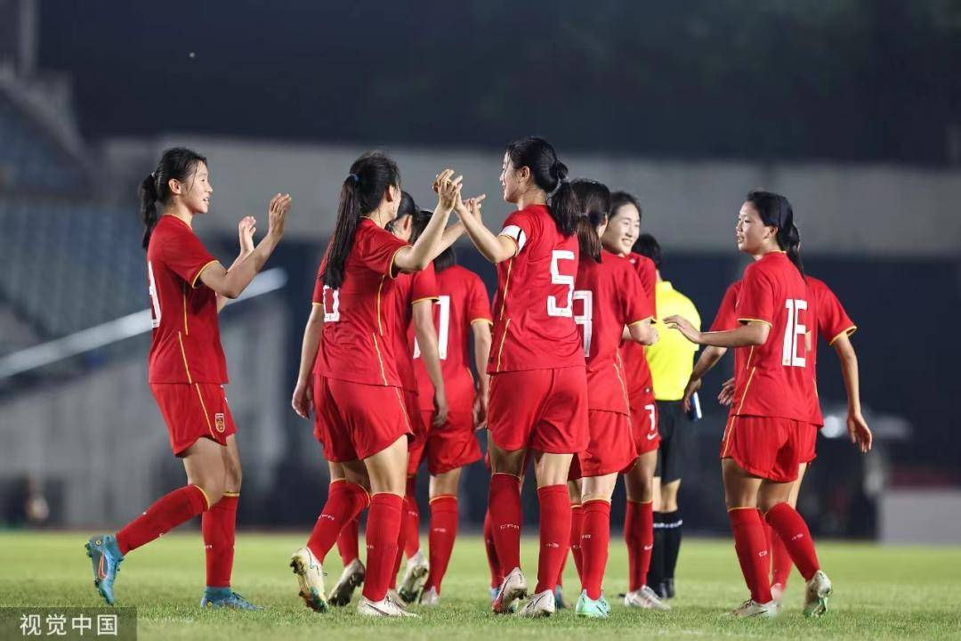 亚洲杯女足比赛，中国队决胜场上